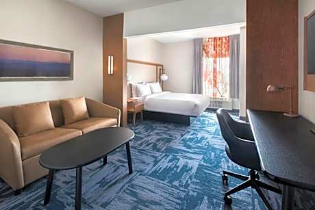 King Suite with Bathtub and Sofa Bed - Mobility Access