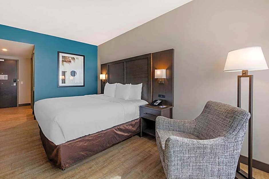 Comfort Inn & Suites Miami International Airport