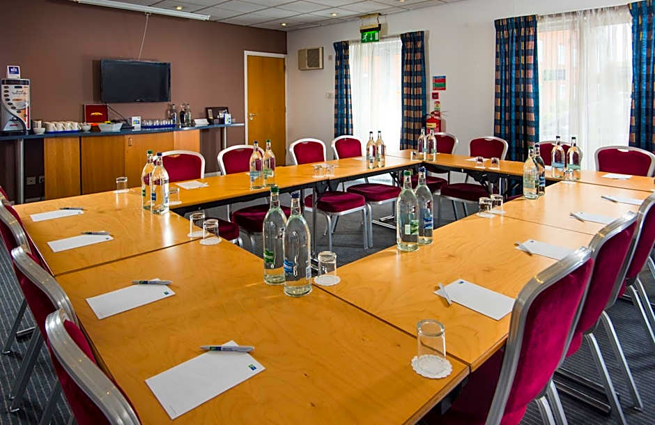 Holiday Inn Express Gloucester By IHG