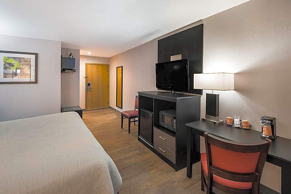 Quality Inn & Suites Cincinnati I-275