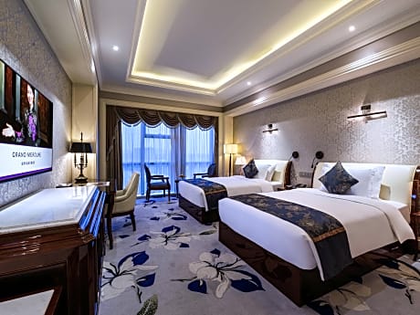 superior room with two single beds