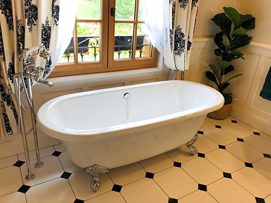 Les Cèdres du Linard, Chambres d'Hôtes B&B Near Lascaux, Montignac, Sarlat-la-Canéda, Dordogne