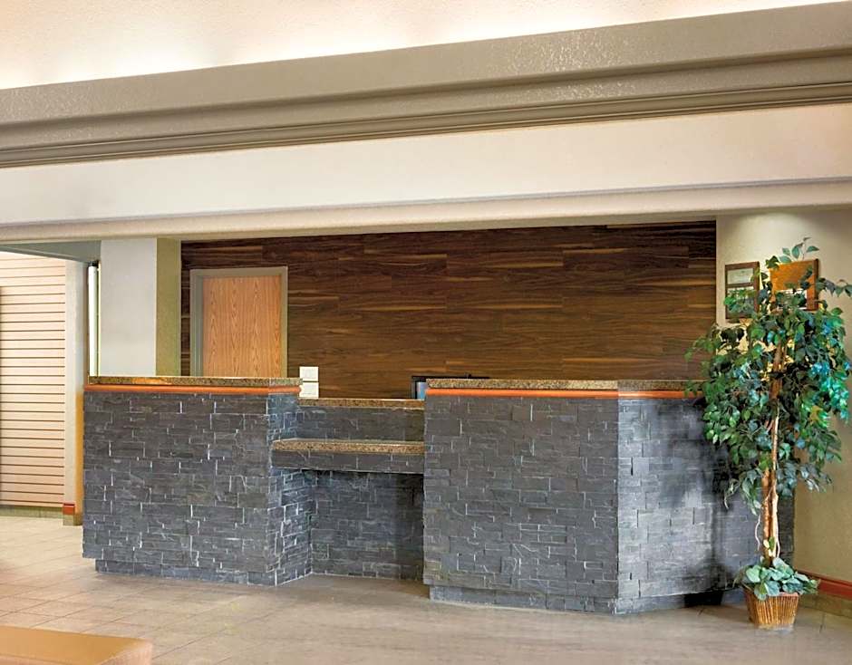 Prairie Crest Calgary Airport by IHG