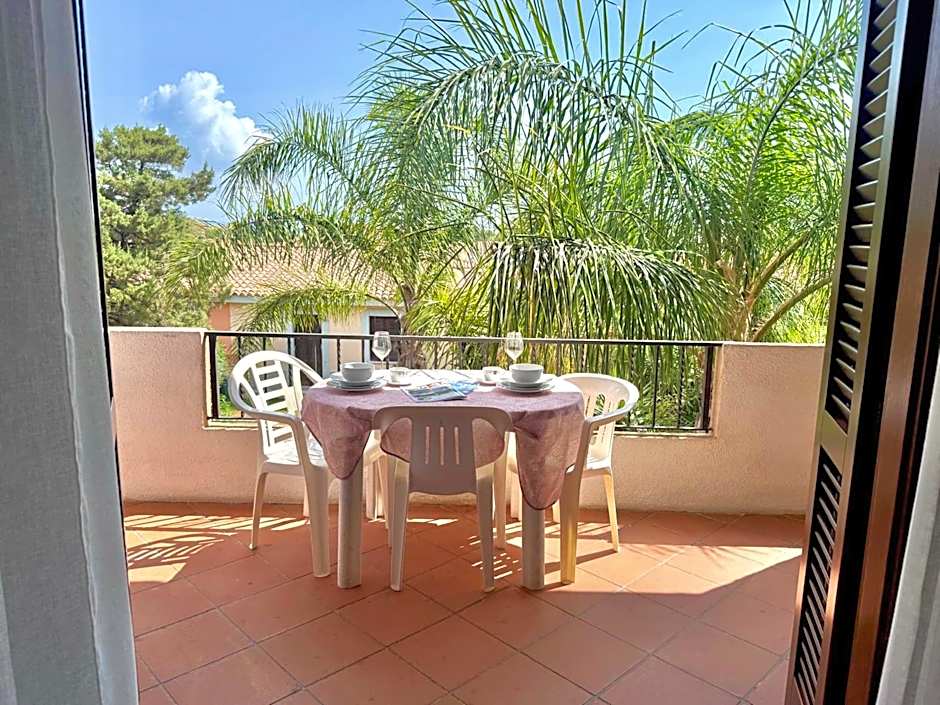 ISS Travel, Villa Fiorita - 800 m from La Cinta beach
