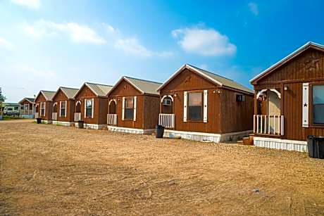 Grand Eagle Ford Lodge & RV Park