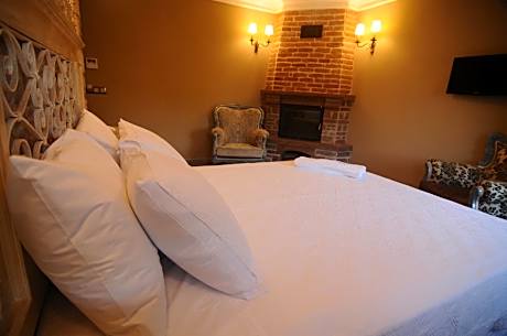 Deluxe Room with Fireplace