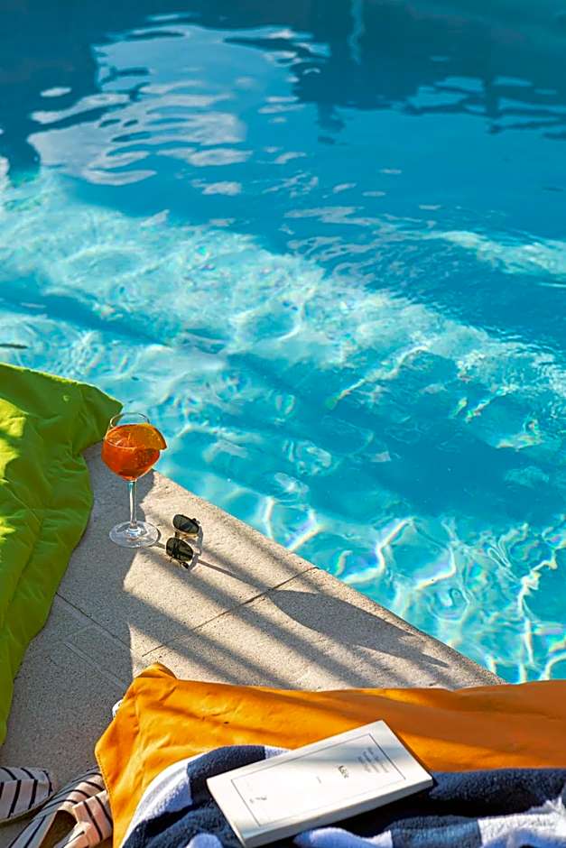 Contact Hotels Les Pierres Dorees