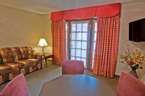 Mcm Elegante Suites Abilene