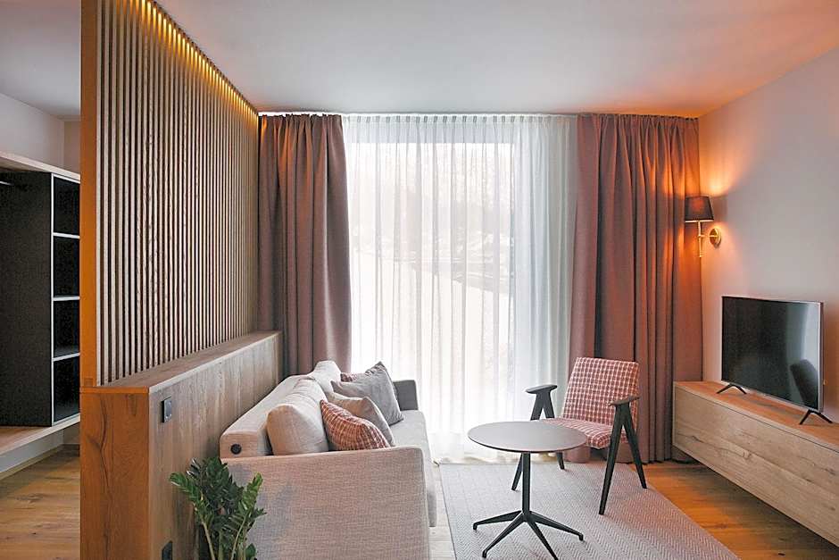 Omaela Apartments