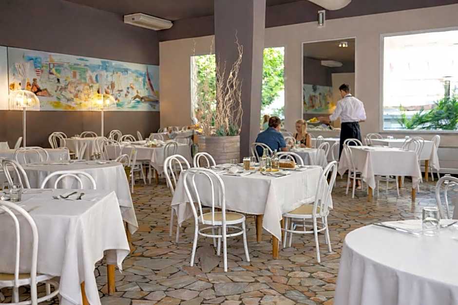 HOTEL TRIONFAL - Fronte Mare - Vicinissimi al Centro