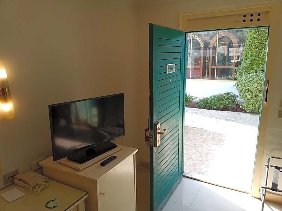 Cairo Pyramids Hotel