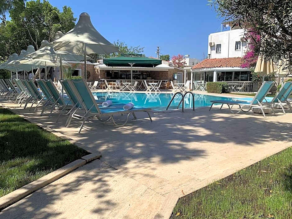 Moonshine Hotel & Suites