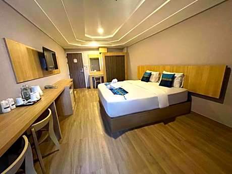 Deluxe Double Room (2 Adults + 1 Child)