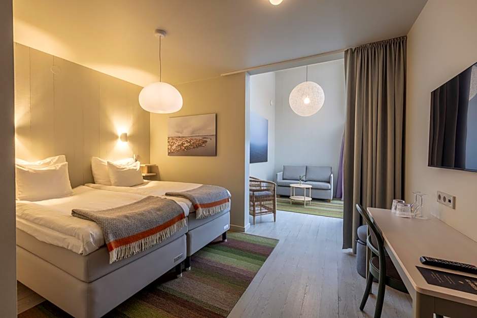 Photo 1 of 4 of Family, Jetted Tub
