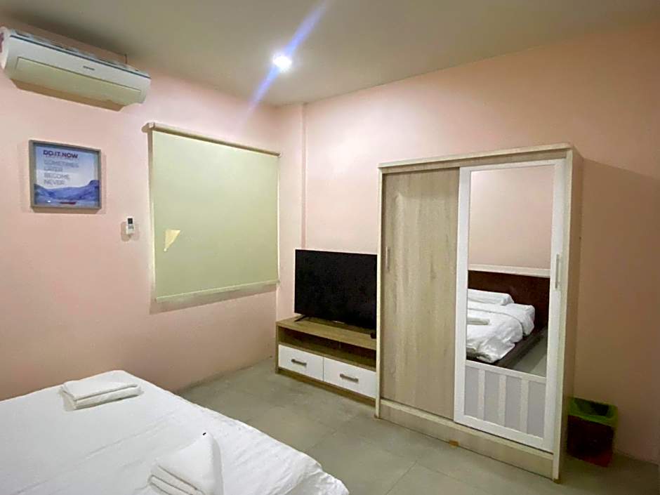 Photo 1 of 3 of Room 404