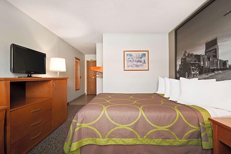 Super 8 by Wyndham Regina