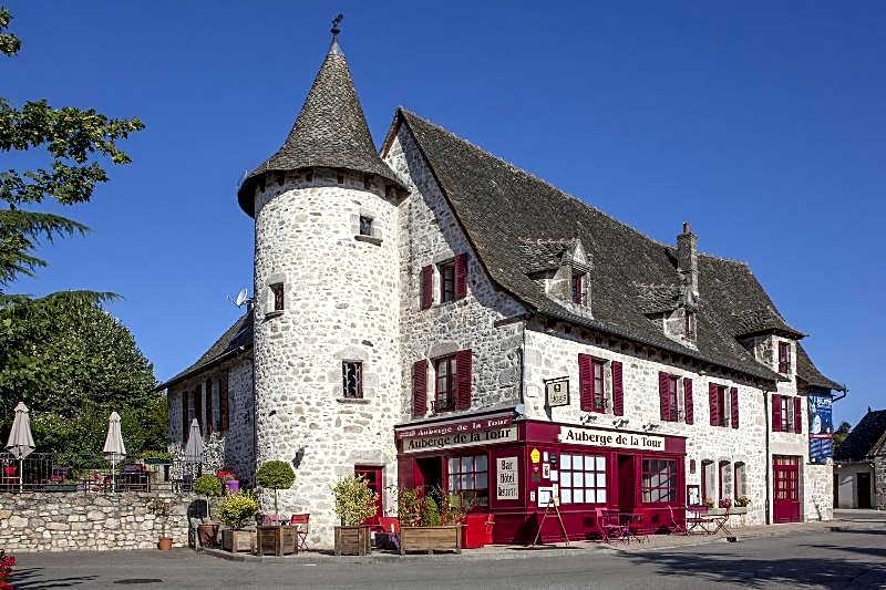 Demeures & Chateaux Auberge de la Tour - Hotel & Restaurants - Marcoles Auvergne