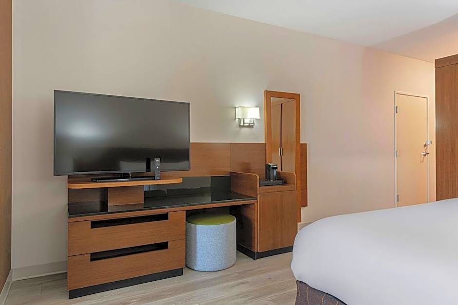 Photo 1 of 5 of Studio 1 King Bed with Sofabed