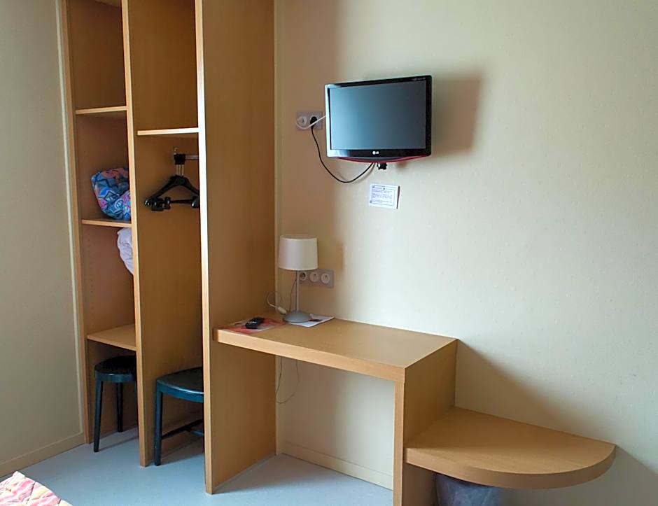 Photo 1 of 6 of Double Room