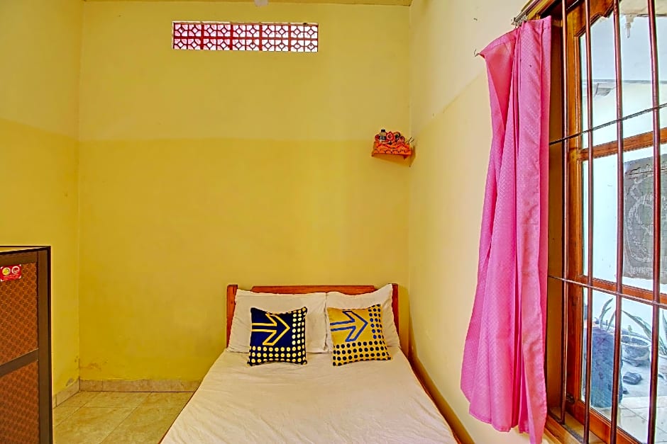 OYO Life 92954 Shanti Kost