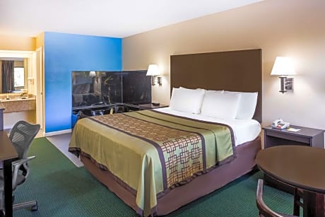 1 King Bed Non-Smoking