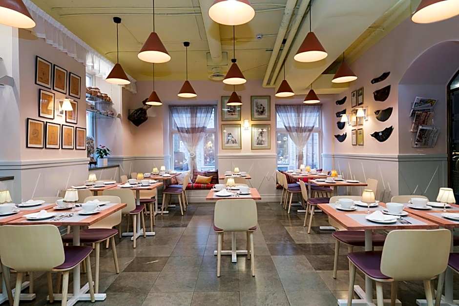 Lady Hamilton Apartments