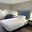 La Quinta Inn & Suites by Wyndham Auburn Worcester