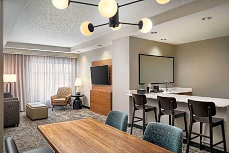 2 Room Corner Premium Suite- 1 King Bed