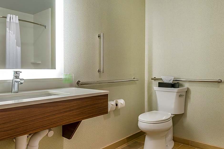 Holiday Inn Express & Suites Clarion By IHG