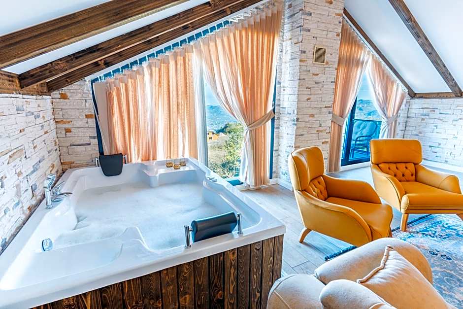 POISON GARDEN SUİTE