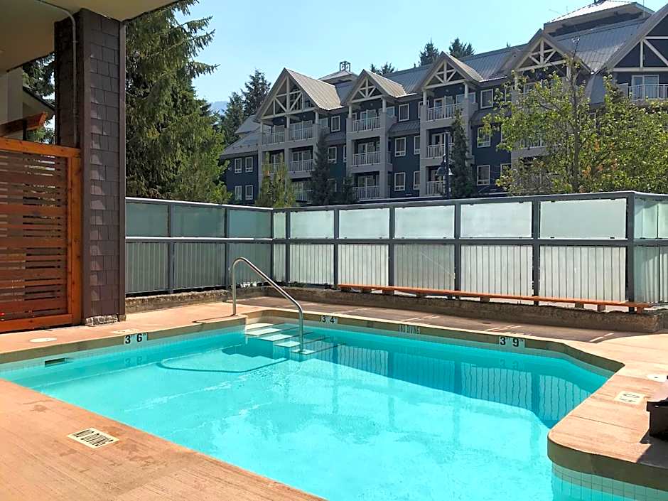 Tyndall Stone Lodge by Whiski Jack