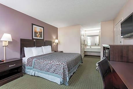 1 King Bed Non-Smoking