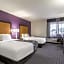 La Quinta Inn & Suites by Wyndham Cleveland - Airport North