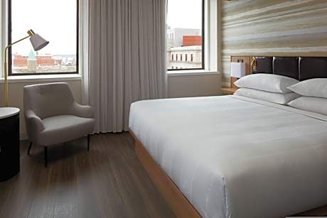 Guest King Room with City View