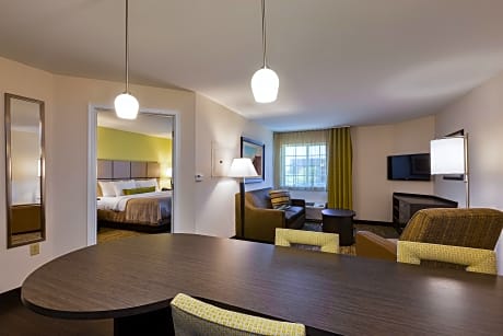 1 BDRM SUITE 1 KING NONSMOKE