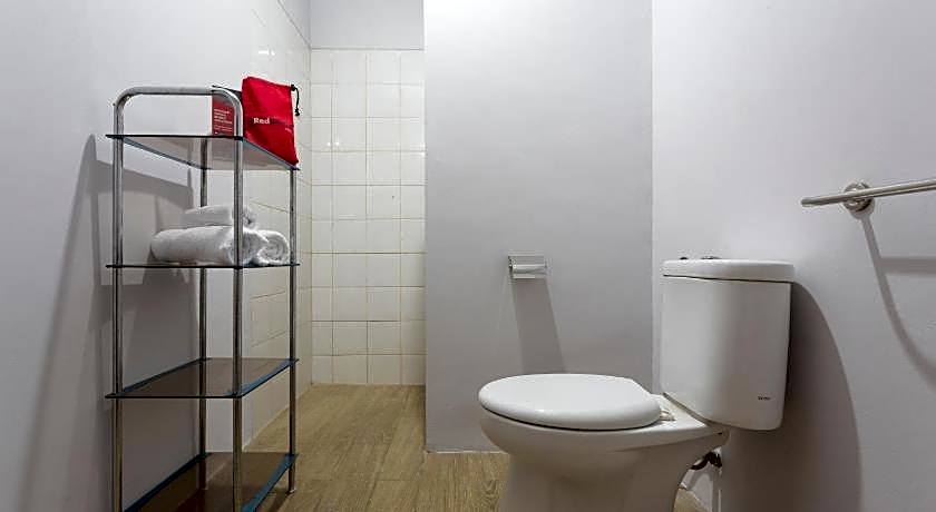 RedDoorz Plus near Cilandak Town Square 2