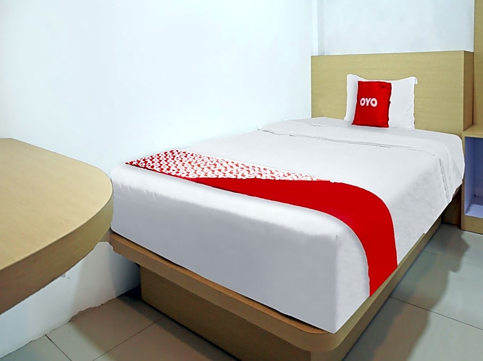 OYO 90221 Makarim Guest House Syariah