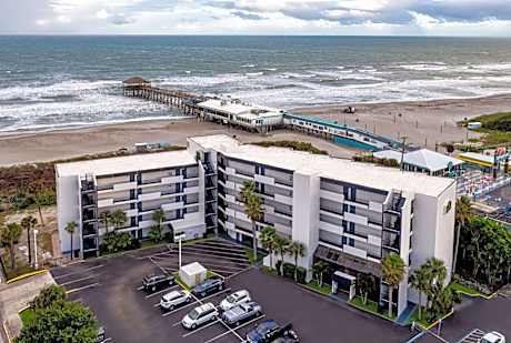 La Quinta Inn & Suites by Wyndham Cocoa Beach Oceanfront