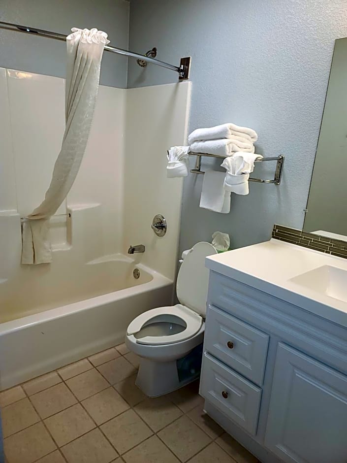 MCM Elegante Suites
