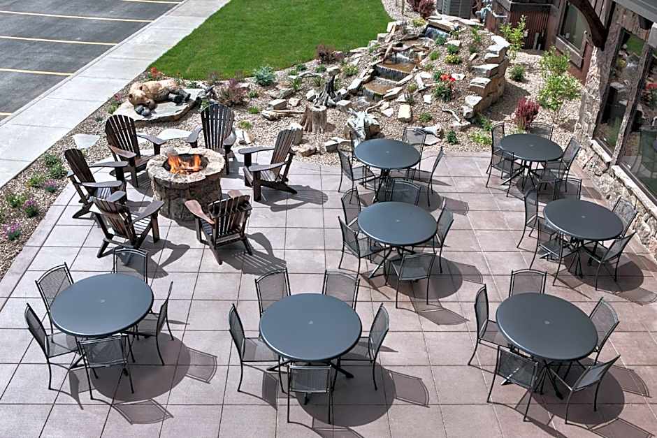 Glacier International Lodge