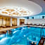 Österreichischer Hof-im Bademantel direkt in die Alpentherme