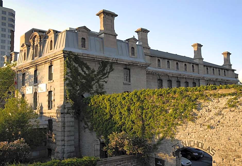 Saintlo Ottawa Jail Hostel