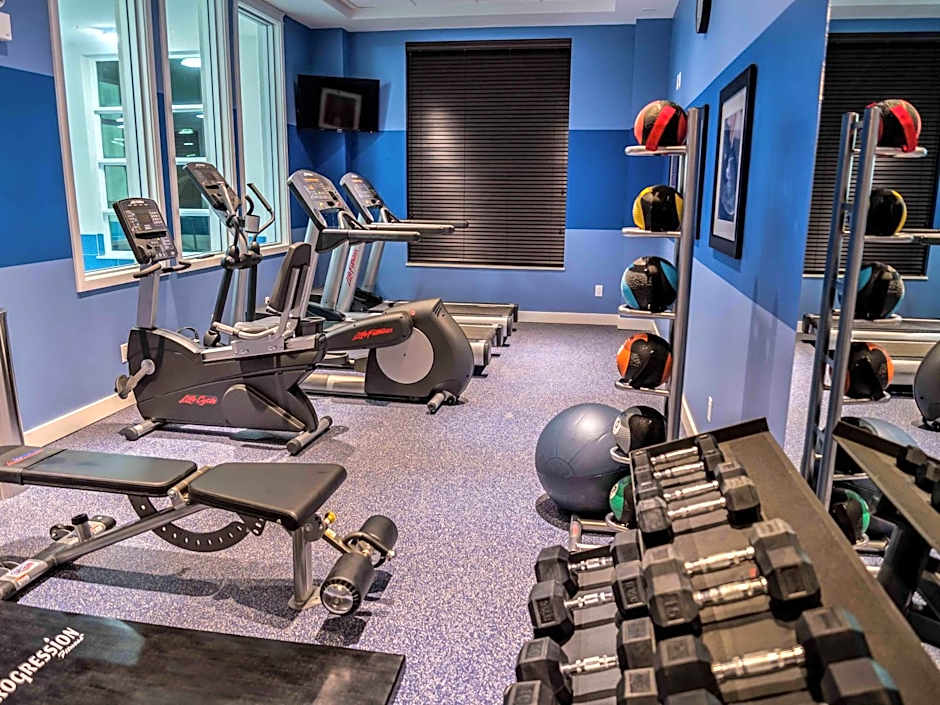 Holiday Inn Express & Suites Toronto Airport West By IHG