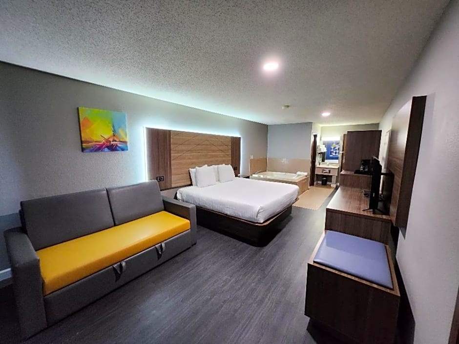 Super 8 by Wyndham Hayward WI