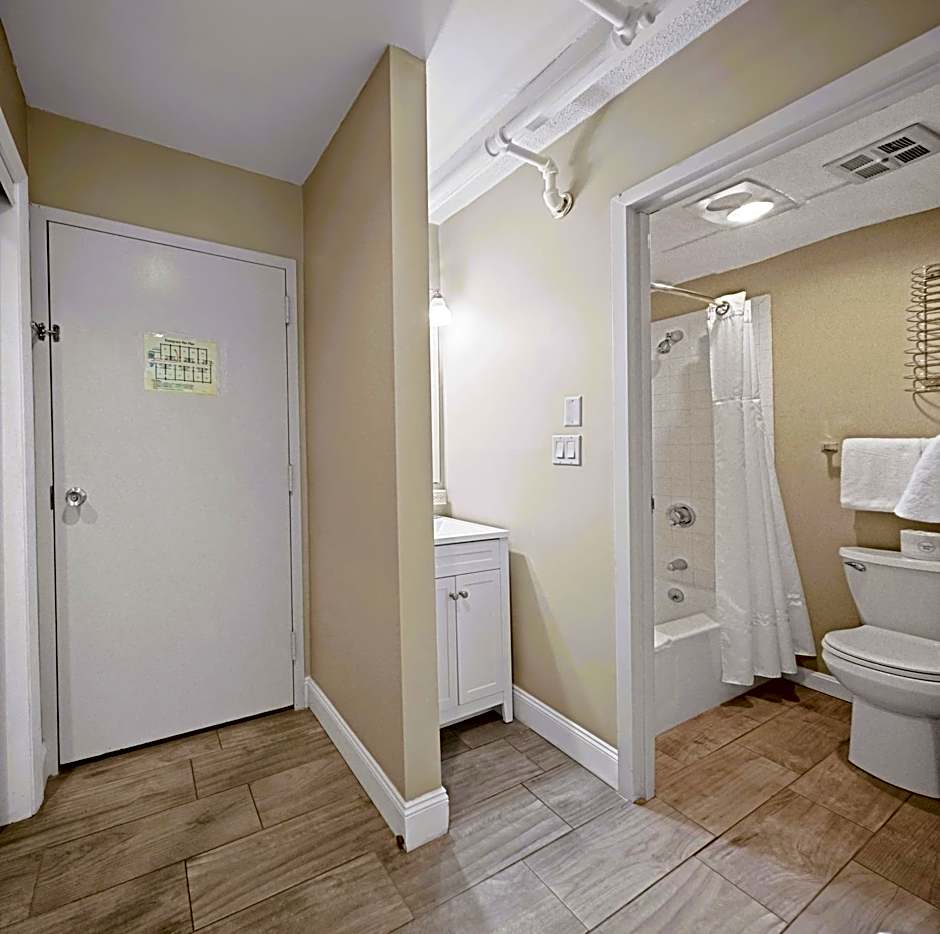 Evergreen Valley Inn