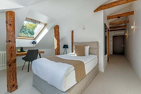 Single Room with Private Bathroom