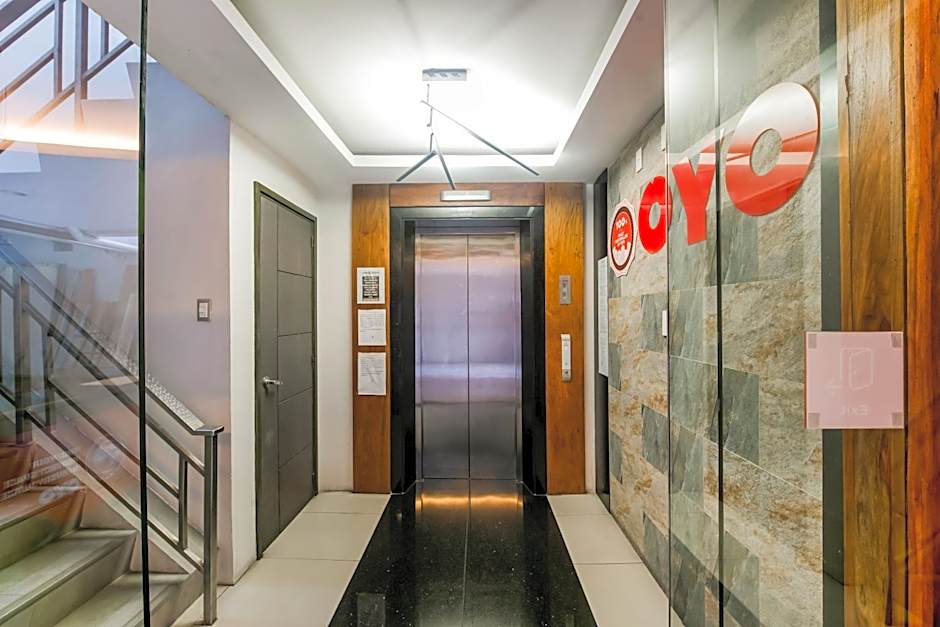 OYO 136 Regal Residences