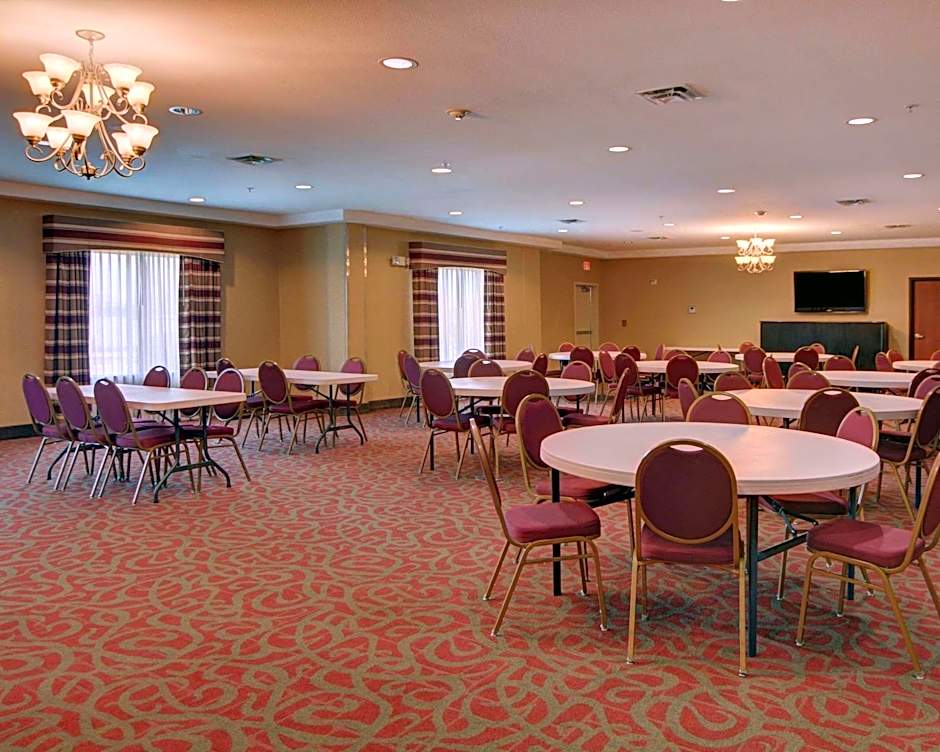 Quality Suites Near Cedar Creek Lake