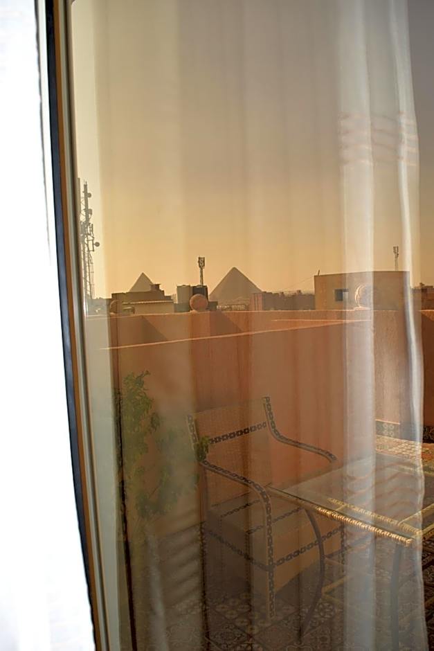 Rihana Pyramids View – Cairo, NY