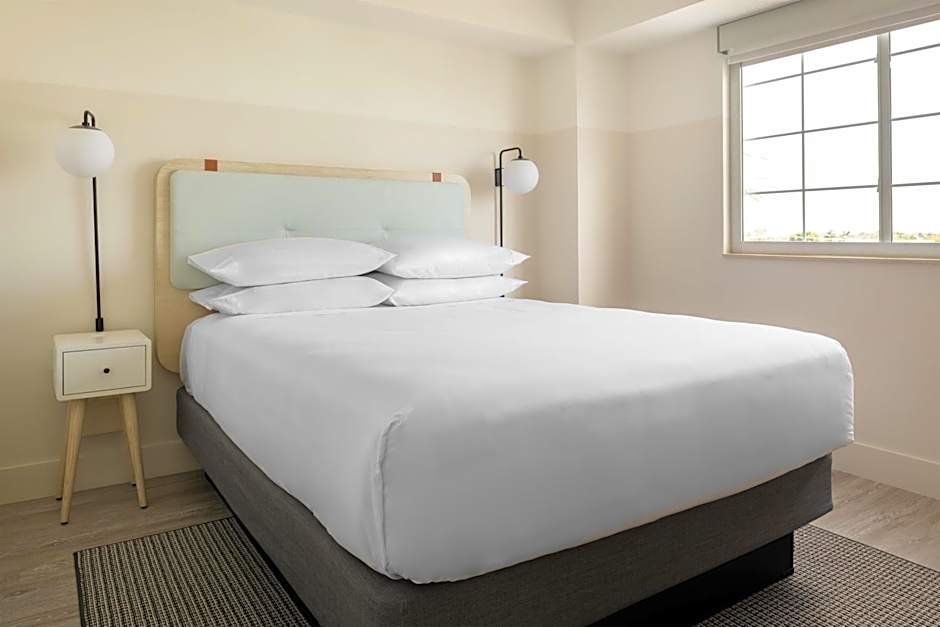 Hampton by Hilton Grand Cayman Seven Mile Beach